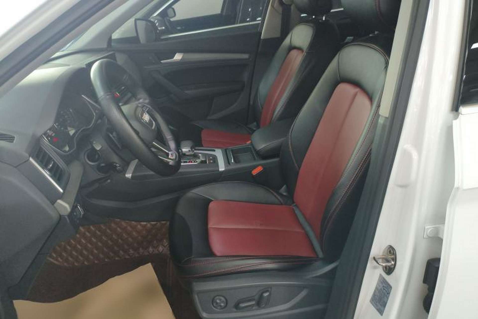 Used Audi Q5L 2018 40 TFSI Prestige Edition China VI Emission Standard Left Front Seat