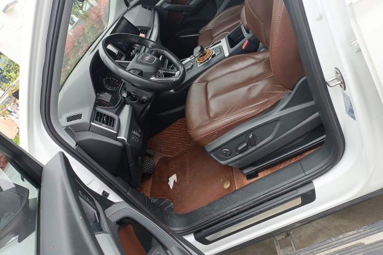 Used Audi Q5L 2018 40 TFSI Prestige Edition China VI Emission Standard Left Front Seat