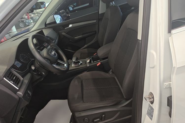 Used Audi Q5L 2018 40 TFSI Prestige Edition China VI Emission Standard Left Front Seat