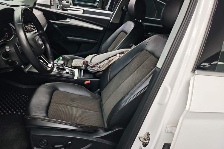 Used Audi Q5L 2018 40 TFSI Prestige Fashion Edition China VI Left Front Seat