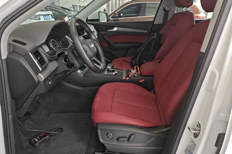 Used Audi Q5L 2018 40 TFSI Prestige Edition China VI Emission Standard Left Front Seat