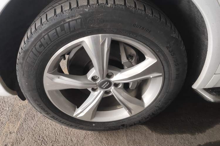 Used Audi Q5L 2018 40 TFSI Prestige Edition China V Left Front Wheel Hub