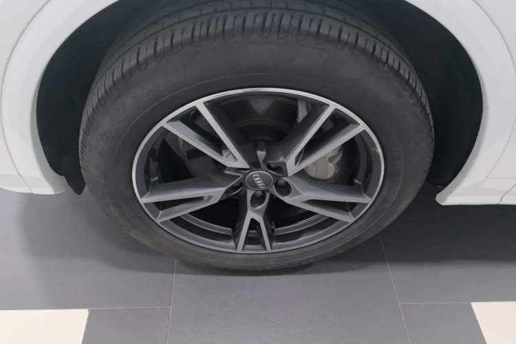 Used Audi Q5L 2018 45 TFSI Prestige Fashion Edition China VI Emission Standard Left Front Wheel Hub