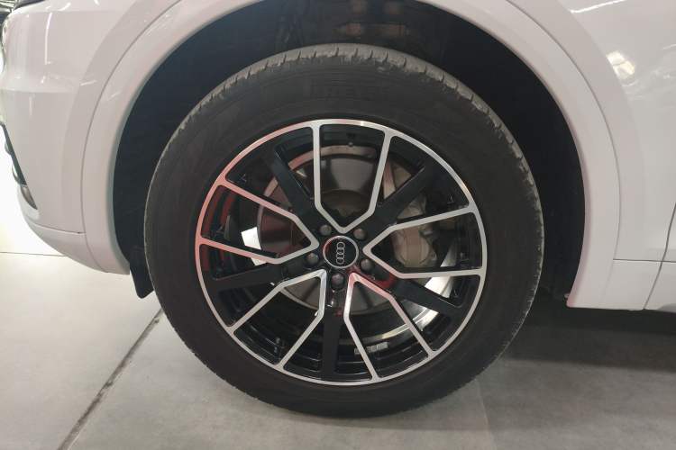 Used Audi Q5L 2018 40 TFSI Prestige Edition China VI Emission Standard Left Front Wheel Hub