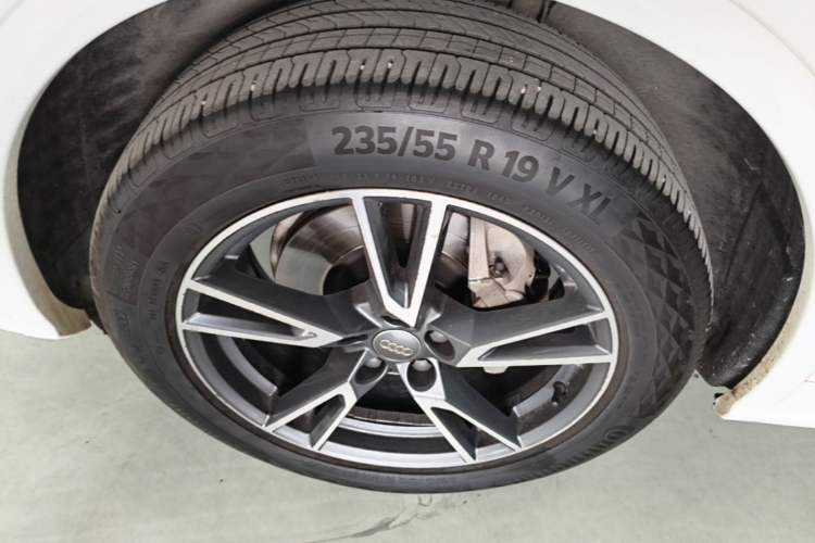 Used Audi Q5L 2018 40 TFSI Prestige Fashion Edition China VI Left Front Wheel Hub