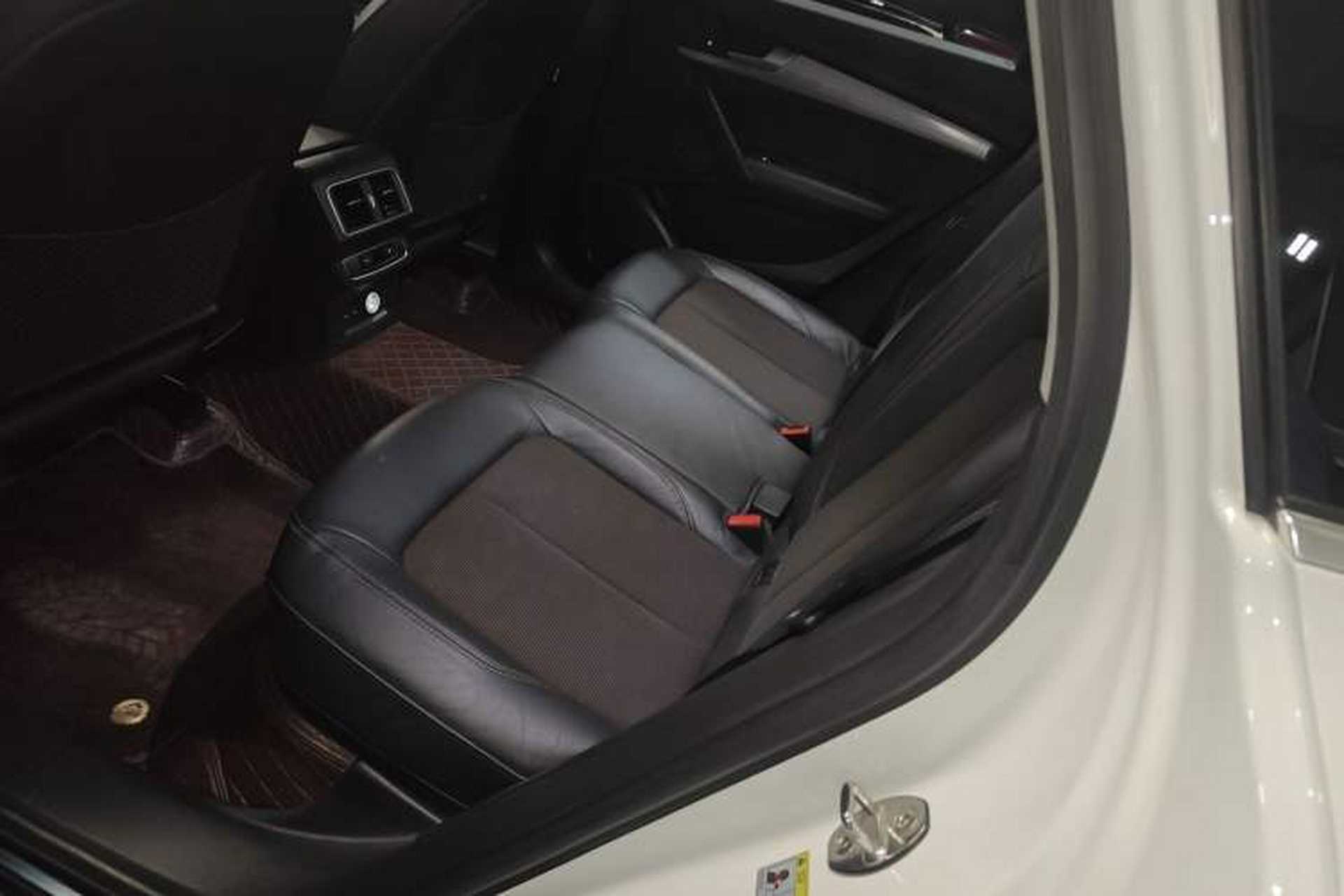 Used Audi Q5L 2018 40 TFSI Prestige Fashion Edition China VI Left Rear Seat