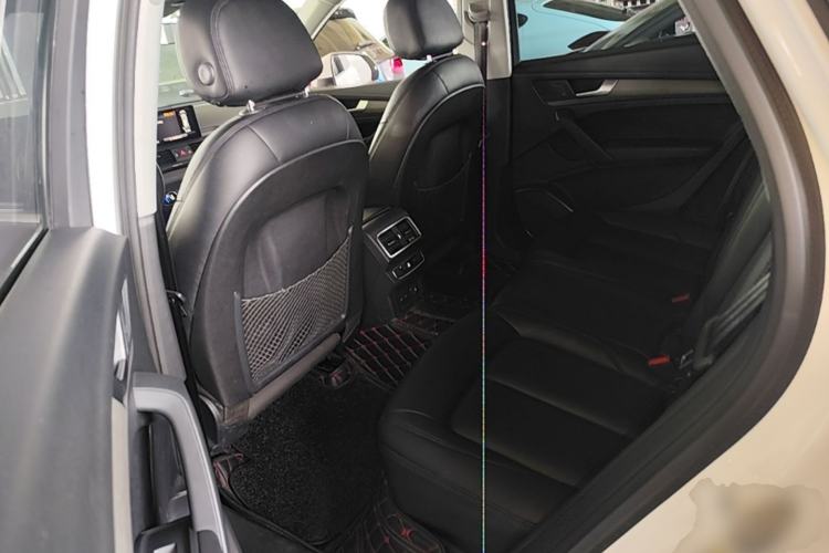 Used Audi Q5L 2018 40 TFSI Prestige Edition China VI Emission Standard Left Rear Seat