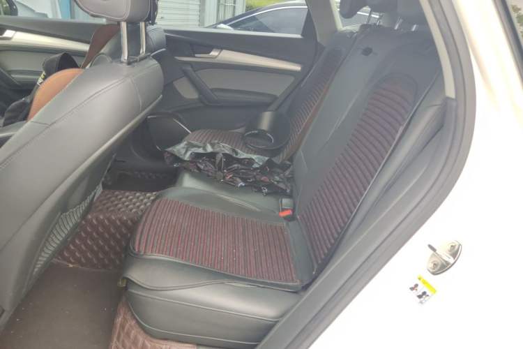 Used Audi Q5L 2018 40 TFSI Prestige Fashion Edition China VI Left Rear Seat