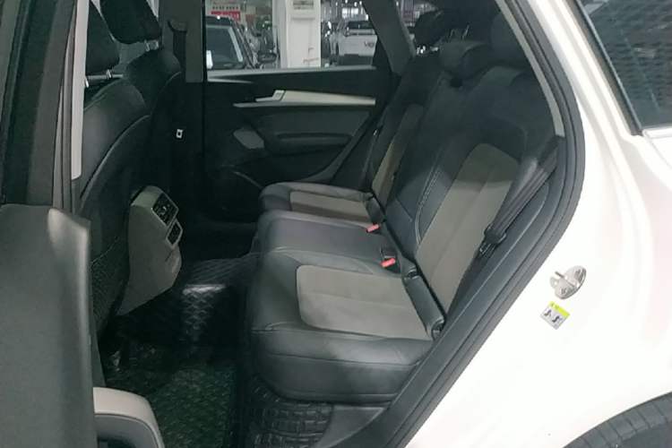 Used Audi Q5L 2018 40 TFSI Prestige Fashion Edition China VI Left Rear Seat