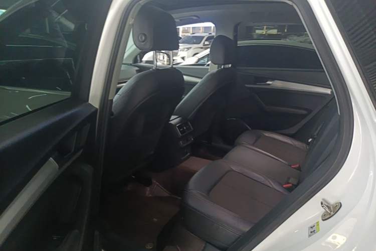Used Audi Q5L 2018 40 TFSI Prestige Fashion Edition China VI Left Rear Seat