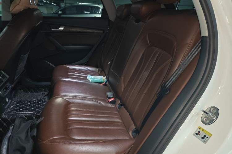 Used Audi Q5L 2018 40 TFSI Prestige Edition China VI Emission Standard Left Rear Seat