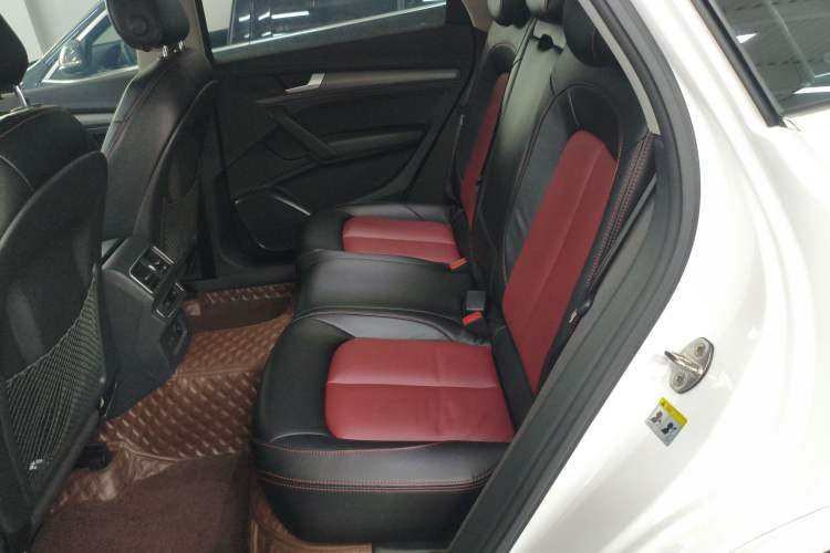 Used Audi Q5L 2018 40 TFSI Prestige Edition China VI Emission Standard Left Rear Seat