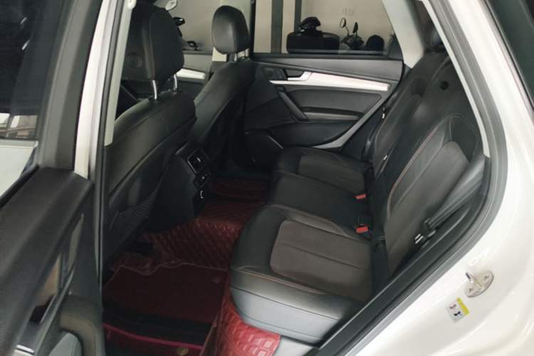 Used Audi Q5L 2018 40 TFSI Prestige Fashion Edition China VI Left Rear Seat