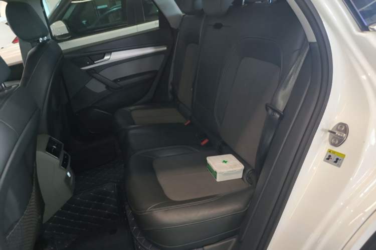 Used Audi Q5L 2018 40 TFSI Prestige Fashion Edition China VI Left Rear Seat