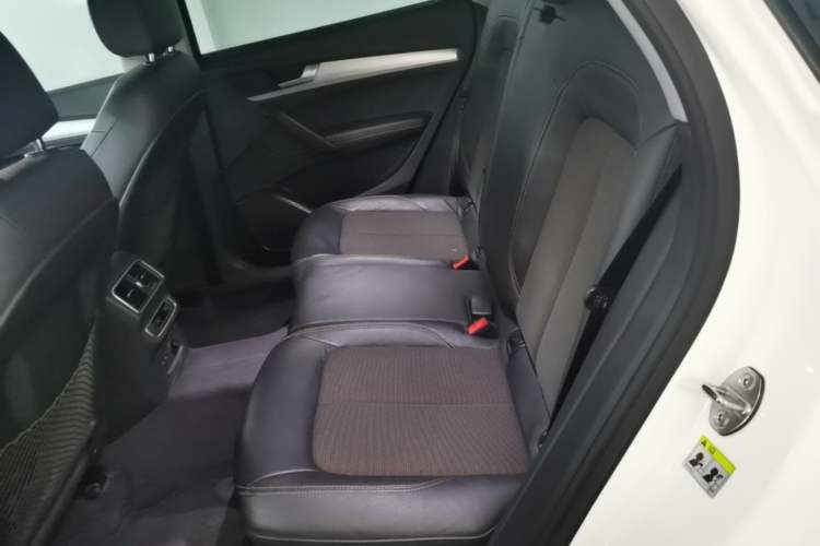 Used Audi Q5L 2018 40 TFSI Prestige Fashion Edition China VI Left Rear Seat