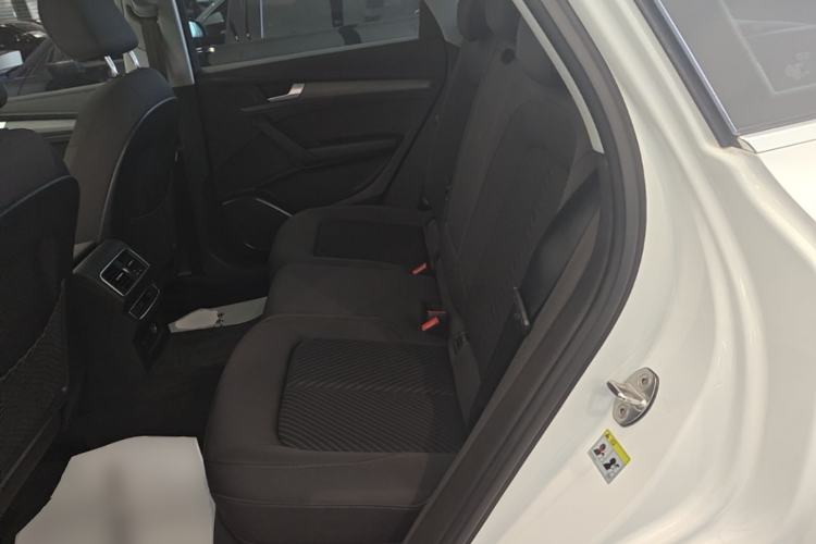 Used Audi Q5L 2018 40 TFSI Prestige Edition China VI Emission Standard Left Rear Seat