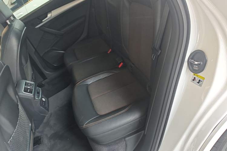 Used Audi Q5L 2018 40 TFSI Prestige Fashion Edition China VI Left Rear Seat