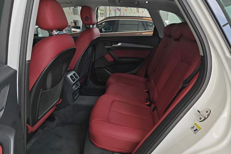 Used Audi Q5L 2018 40 TFSI Prestige Edition China VI Emission Standard Left Rear Seat