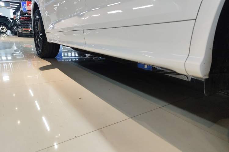 Used Audi Q5L 2018 45 TFSI Prestige Fashion Edition China VI Emission Standard Left Side Sill