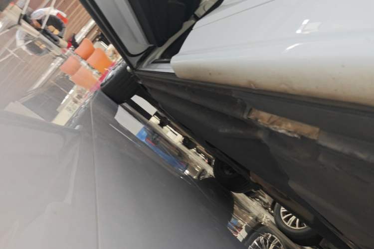 Used Audi Q5L 2018 45 TFSI Prestige Fashion Edition China VI Emission Standard Left Side Sill