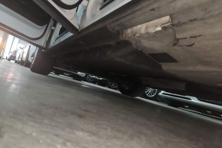 Used Audi Q5L 2018 40 TFSI Prestige Edition China VI Emission Standard Left Side Sill