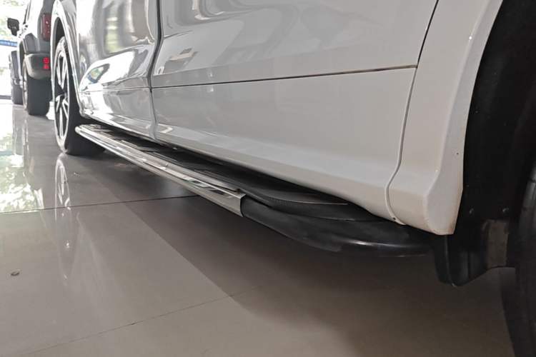 Used Audi Q5L 2018 45 TFSI Prestige Fashion Edition China VI Emission Standard Left Side Sill