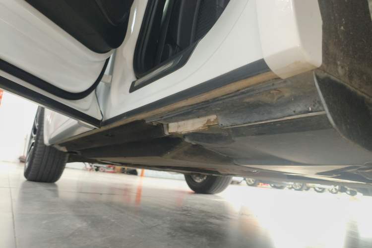 Used Audi Q5L 2018 40 TFSI Prestige Edition China VI Emission Standard Left Side Sill