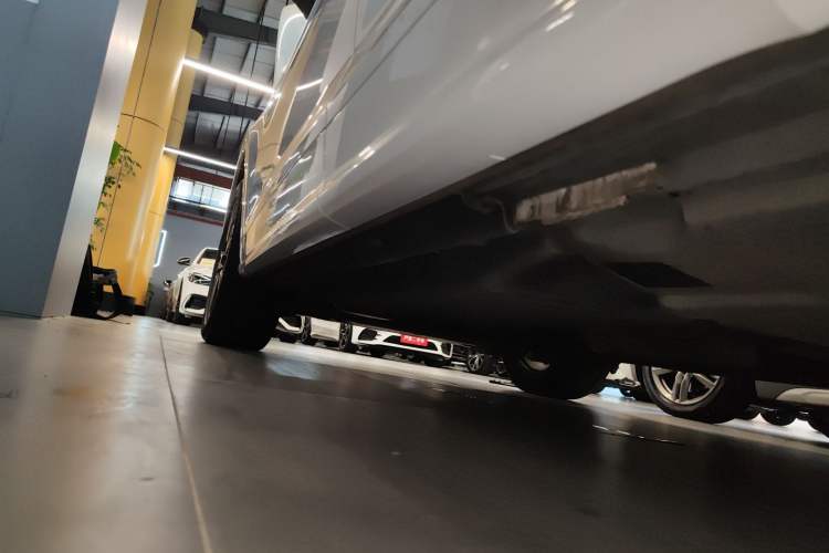 Used Audi Q5L 2018 45 TFSI Prestige Fashion Edition China VI Emission Standard Left Side Sill