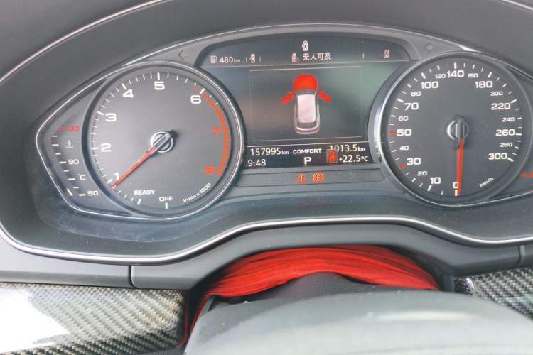 Used Audi Q5L 2018 40 TFSI Prestige Edition China VI Emission Standard Odometer Close Up