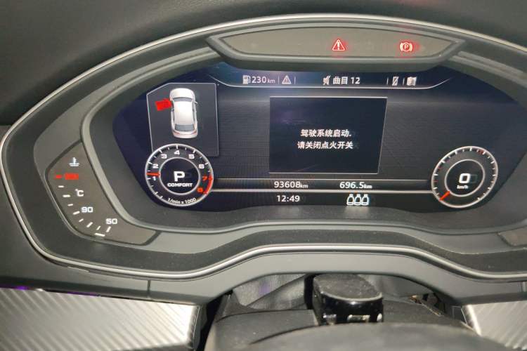 Used Audi Q5L 2018 45 TFSI Prestige Fashion Edition China V Emission Standard Odometer Close Up