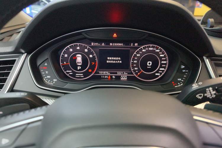 Used Audi Q5L 2018 45 TFSI Prestige Fashion Edition China V Emission Standard Odometer Close Up