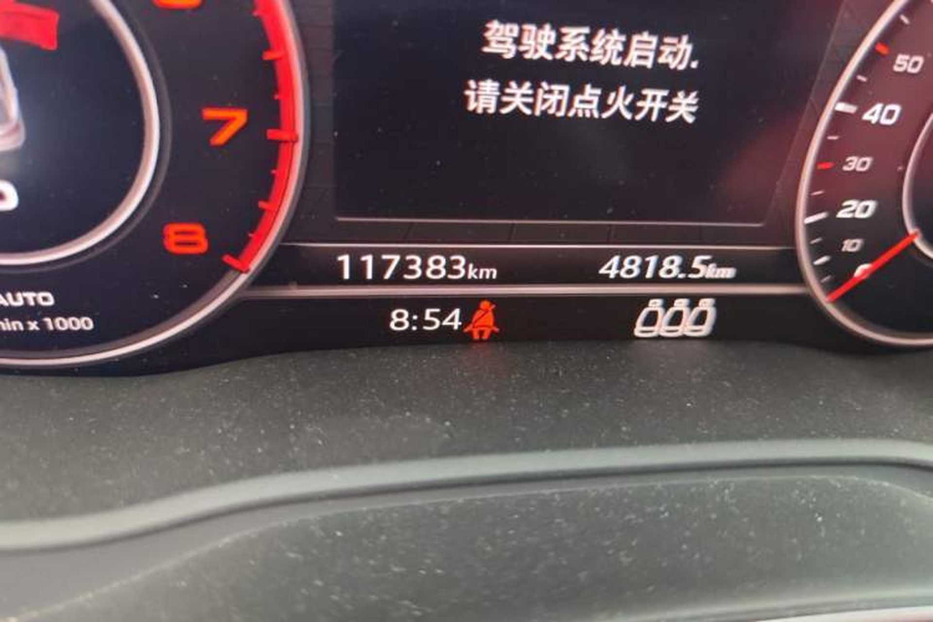 Used Audi Q5L 2018 40 TFSI Prestige Fashion Edition China VI Odometer Close Up