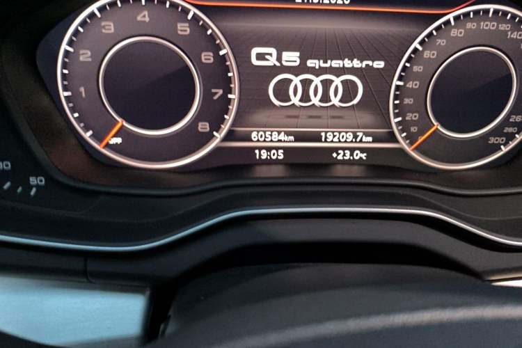 Used Audi Q5L 2018 40 TFSI Prestige Fashion Edition China V Odometer Close Up