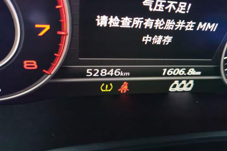 Used Audi Q5L 2018 40 TFSI Prestige Fashion Edition China VI Odometer Close Up