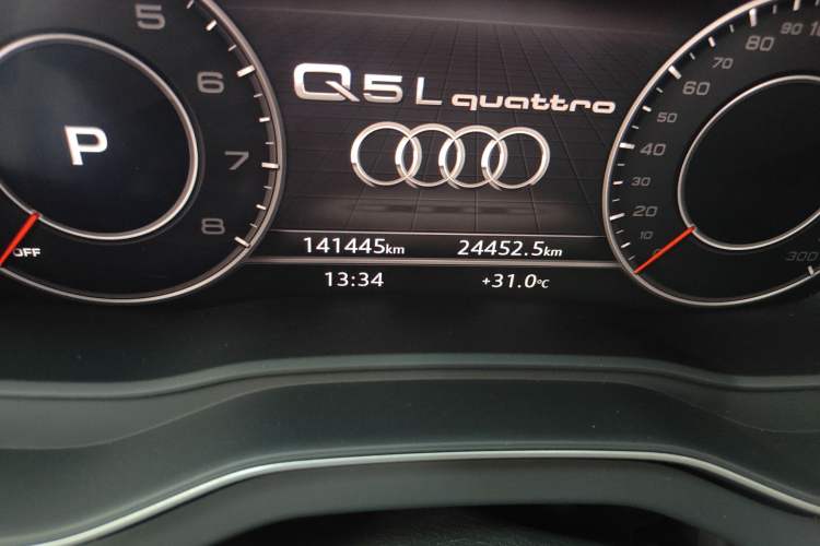 Used Audi Q5L 2018 40 TFSI Prestige Fashion Edition China VI Odometer Close Up