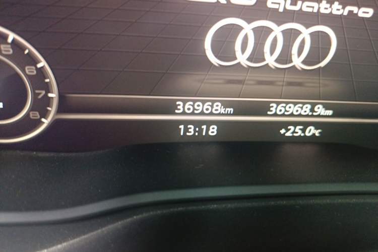 Used Audi Q5L 2018 45 TFSI Prestige Elegant Version China V Odometer Close Up
