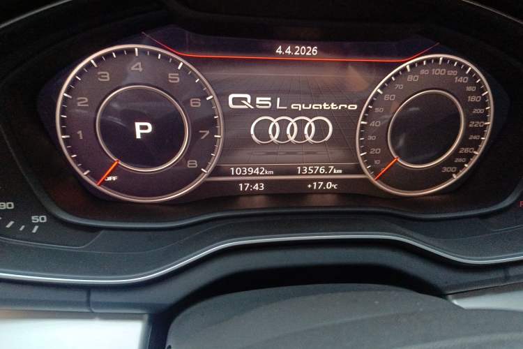 Used Audi Q5L 2018 40 TFSI Prestige Fashion Edition China V Odometer Close Up