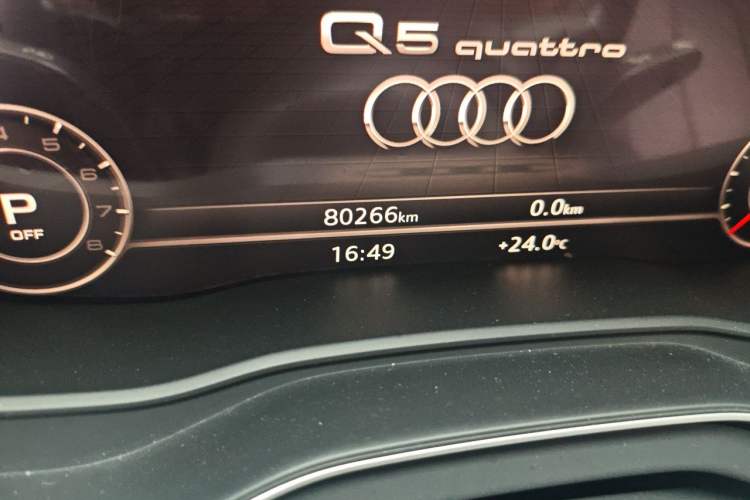 Used Audi Q5L 2018 40 TFSI Prestige Fashion Edition China VI Odometer Close Up