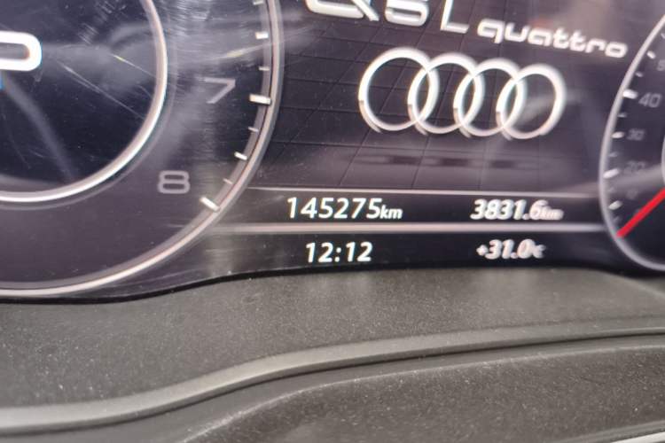 Used Audi Q5L 2018 40 TFSI Prestige Fashion Edition China VI Odometer Close Up