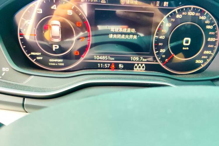 Used Audi Q5L 2018 40 TFSI Prestige Fashion Edition China VI Odometer Close Up