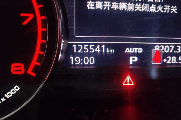 Used Audi Q5L 2018 40 TFSI Prestige Edition China VI Emission Standard Odometer Close Up