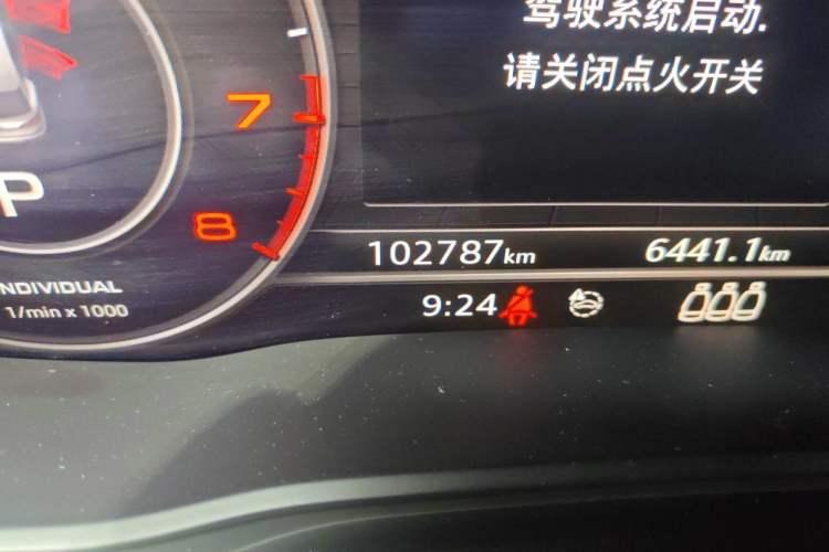 Used Audi Q5L 2018 45 TFSI Prestige Elegant Edition China VI Odometer Close Up