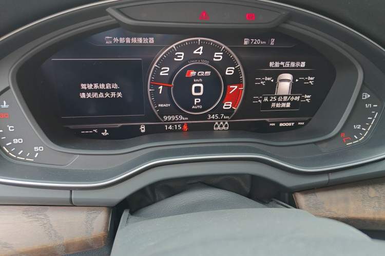 Used Audi Q5L 2018 45 TFSI Prestige Fashion Edition China VI Emission Standard Odometer Close Up