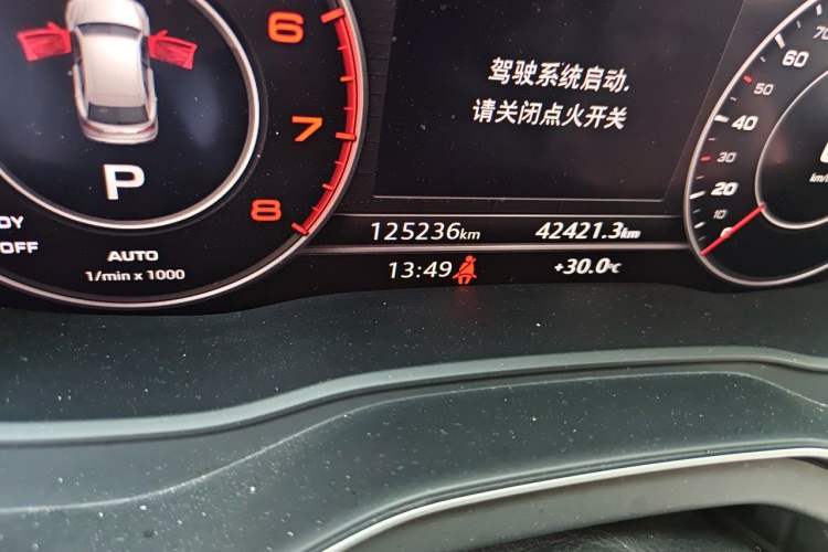 Used Audi Q5L 2018 40 TFSI Prestige Fashion Edition China VI Odometer Close Up