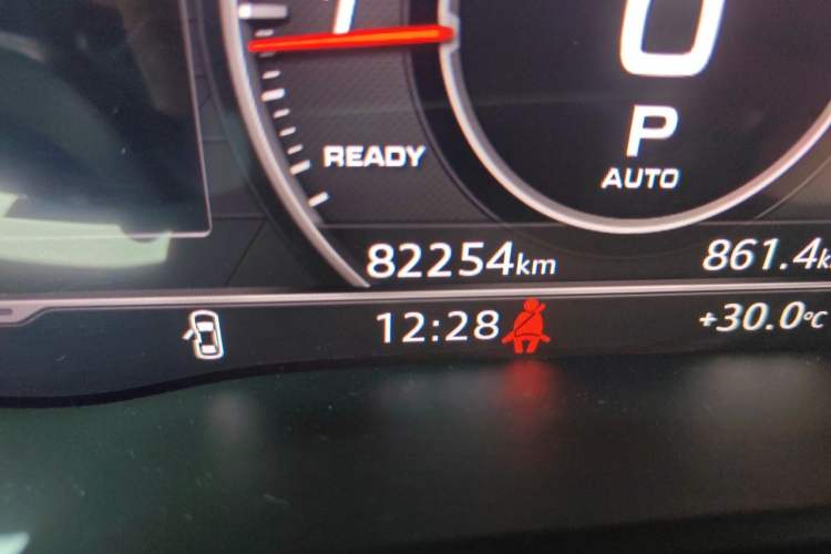 Used Audi Q5L 2018 40 TFSI Prestige Edition China V Odometer Close Up