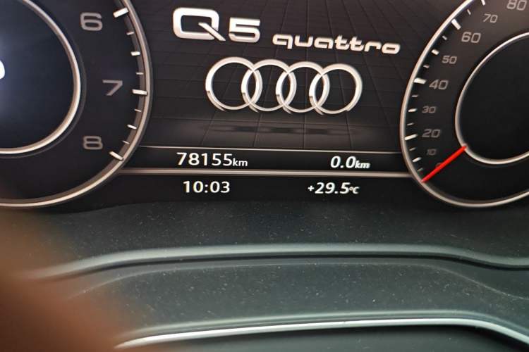 Used Audi Q5L 2018 45 TFSI Prestige Fashion Edition China V Emission Standard Odometer Close Up