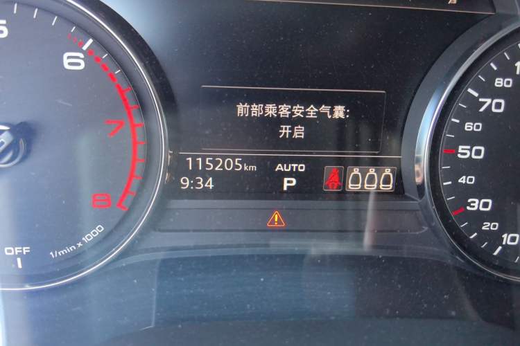 Used Audi Q5L 2018 40 TFSI Prestige Edition China VI Emission Standard Odometer Close Up