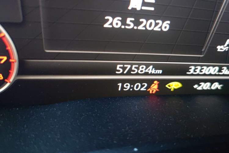 Used Audi Q5L 2018 40 TFSI Prestige Fashion Edition China V Odometer Close Up