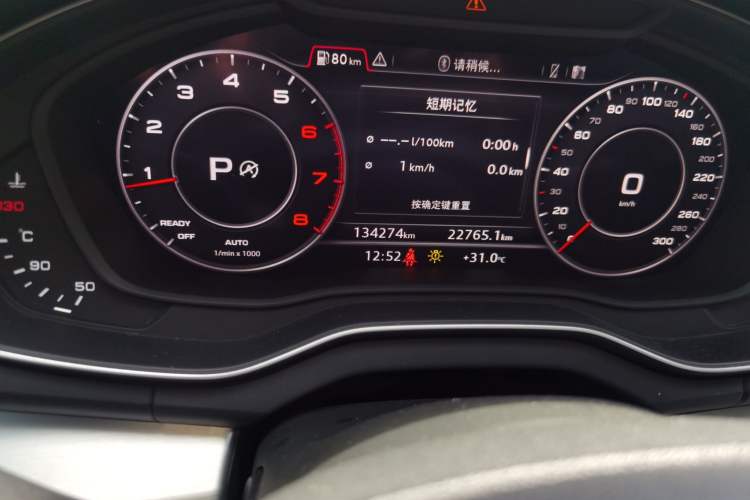 Used Audi Q5L 2018 40 TFSI Prestige Fashion Edition China VI Odometer Close Up