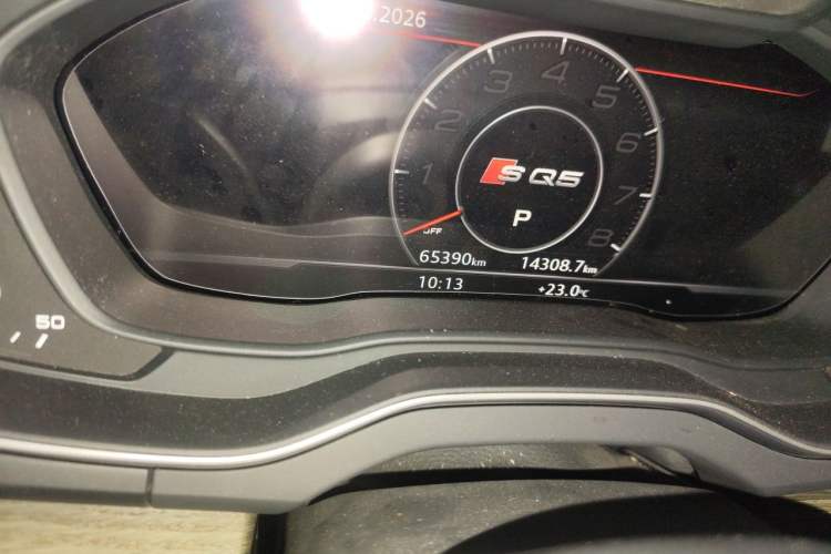 Used Audi Q5L 2018 45 TFSI Prestige Fashion Edition China V Emission Standard Odometer Close Up